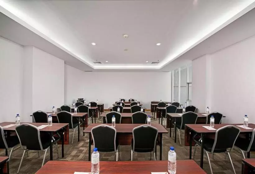Whiz Prime Hotel Megamas Manado