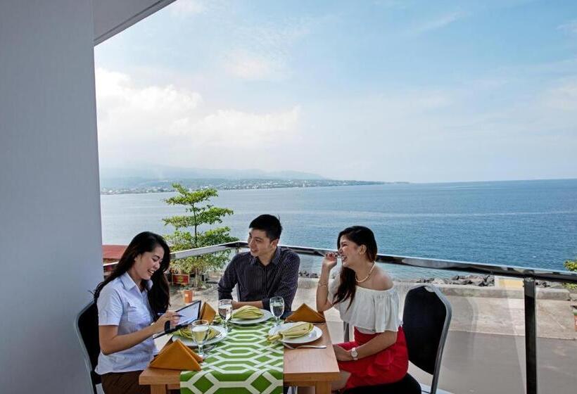 Whiz Prime Hotel Megamas Manado