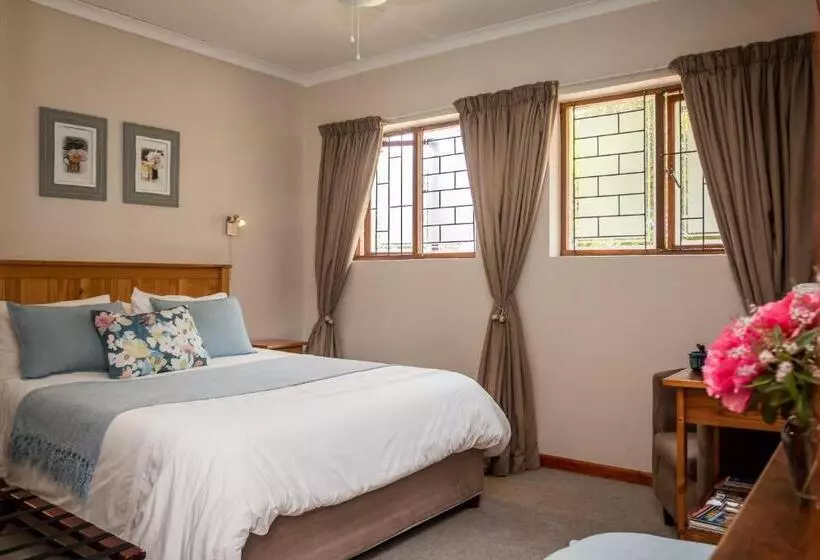 Majatalo Jenny's Guest House