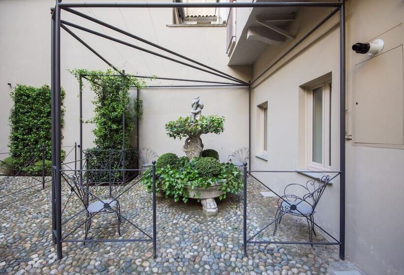 Porta Palace Apartments