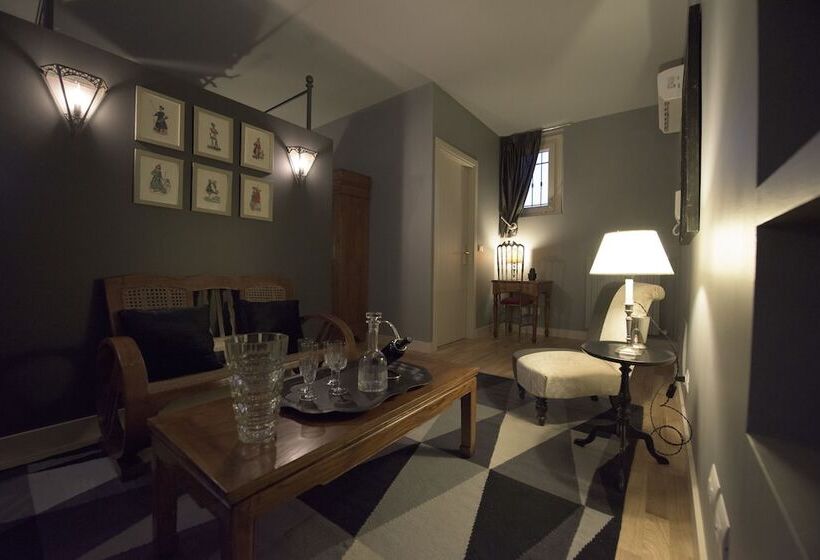 Porta Palace Apartments