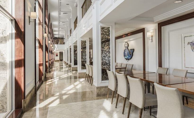 هتل Hamilton Princess Fairmont Gold Experience