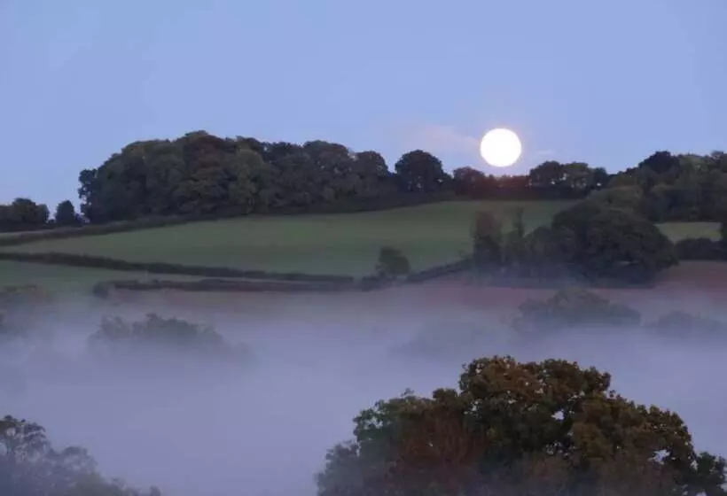Aamiaismajoitus (B&B) The Old Dairy At Bishops Barton