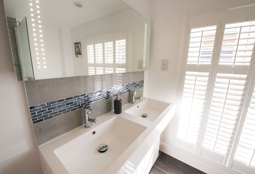 צימר The Old Dairy At Bishops Barton