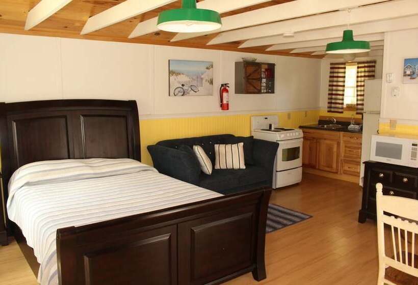 Clipper Shipp Beach Motel