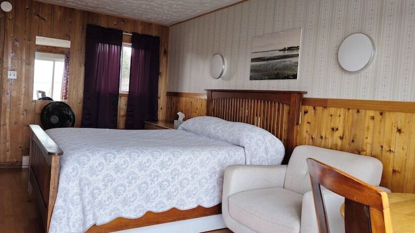 Clipper Shipp Beach Motel