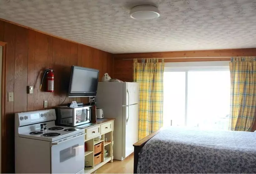 Clipper Shipp Beach Motel