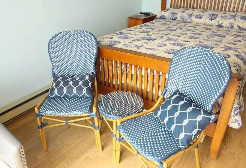 Clipper Shipp Beach Motel