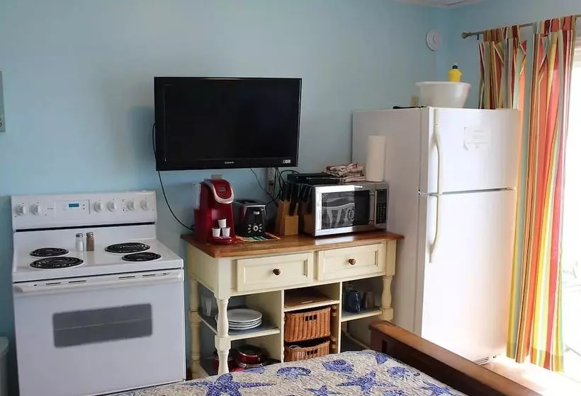 Clipper Shipp Beach Motel