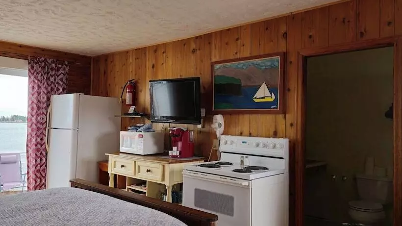 Clipper Shipp Beach Motel