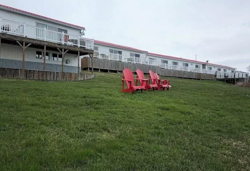 Clipper Shipp Beach Motel