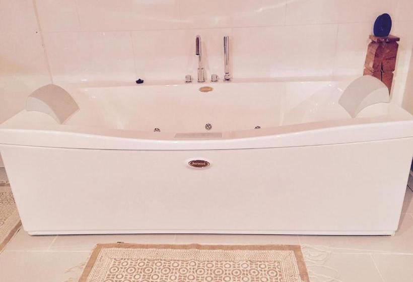 فندق فئة نجمة واحدة Les Suites