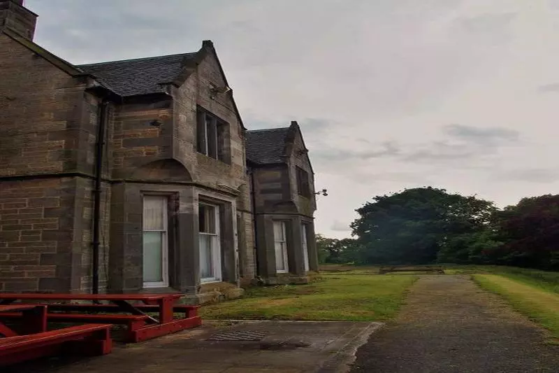 هتل Almond House Lodge