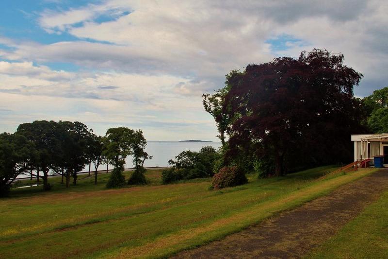 هتل Almond House Lodge