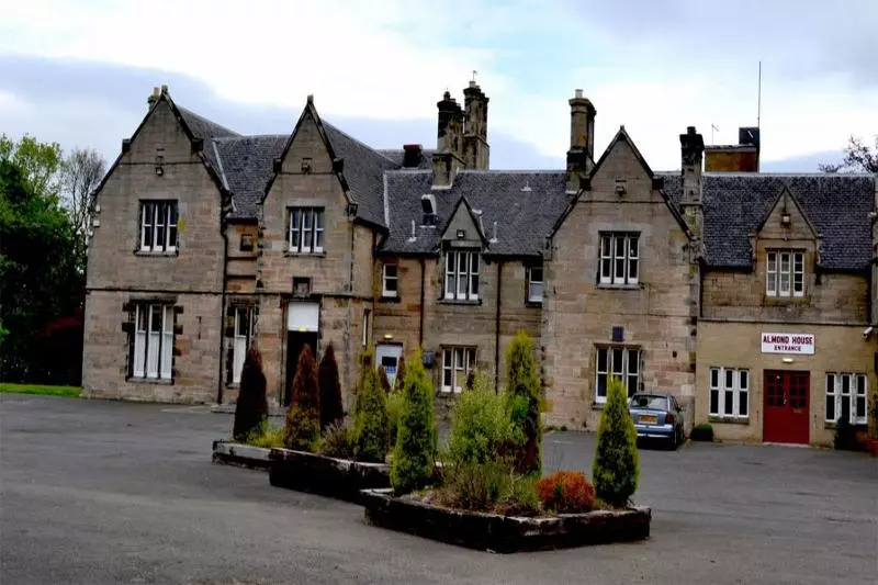 هتل Almond House Lodge