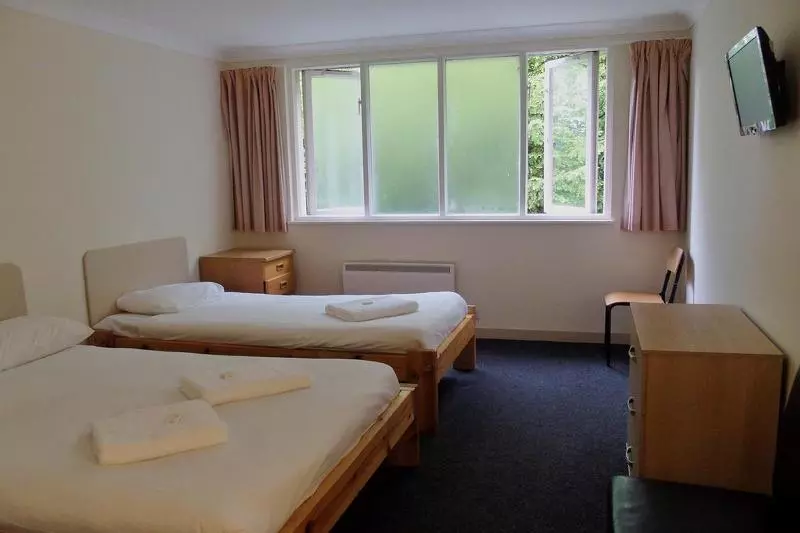 هتل Almond House Lodge