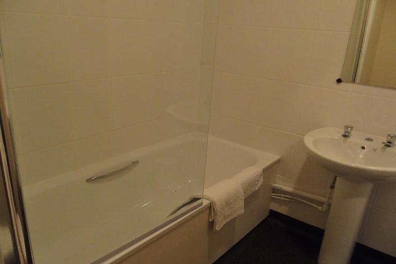 هتل Almond House Lodge