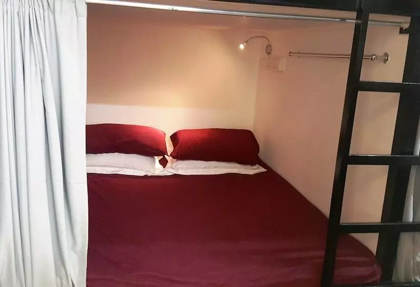 هتل کپسول Meadows Hostel