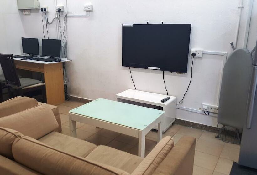 هتل کپسول Meadows Hostel