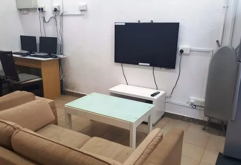 هتل کپسول Meadows Hostel