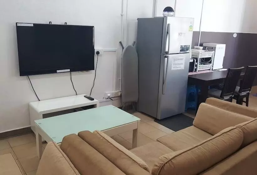 هتل کپسول Meadows Hostel