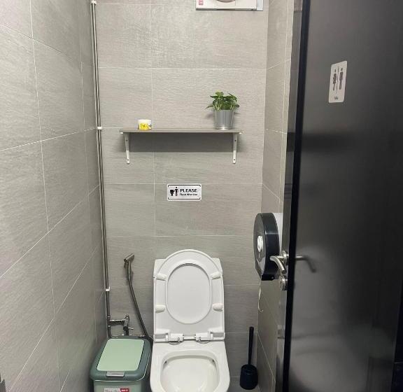 هتل کپسول Meadows Hostel