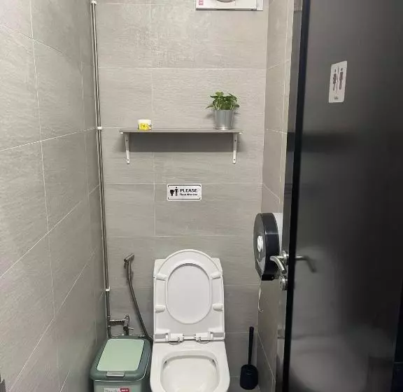 هتل کپسول Meadows Hostel