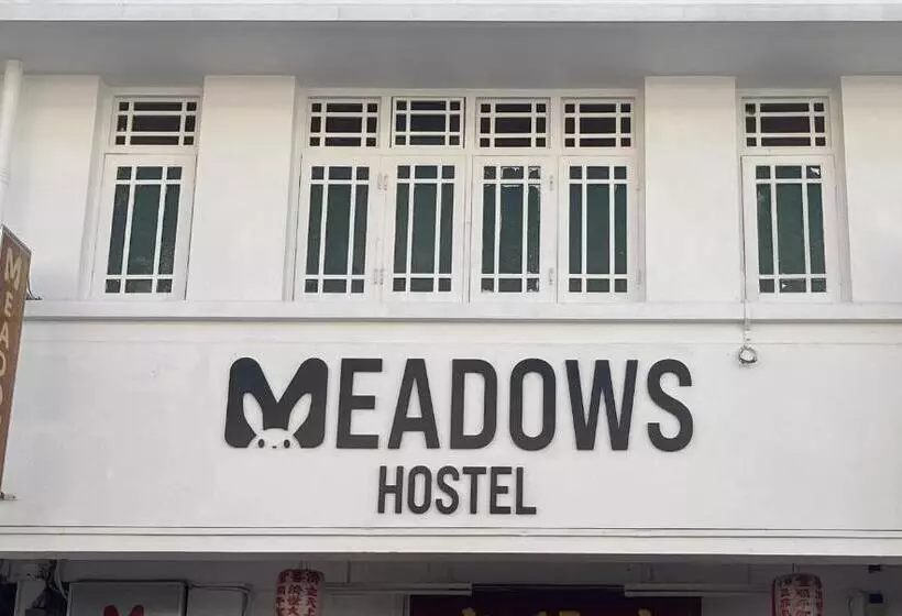 هتل کپسول Meadows Hostel