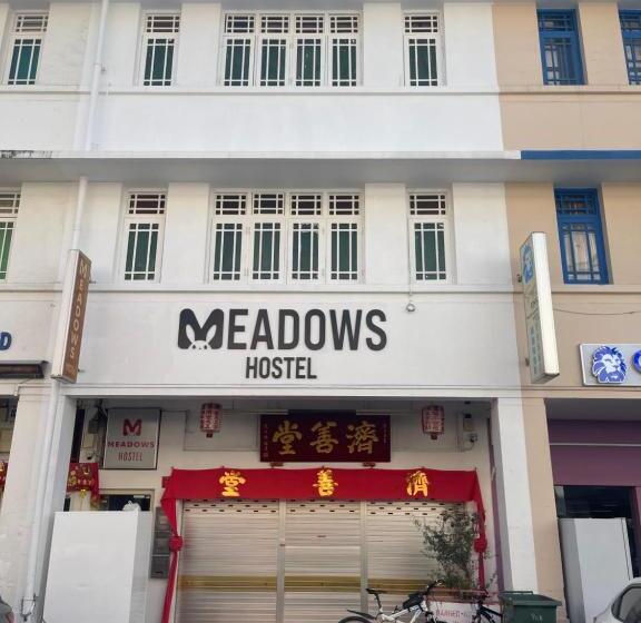 هتل کپسول Meadows Hostel