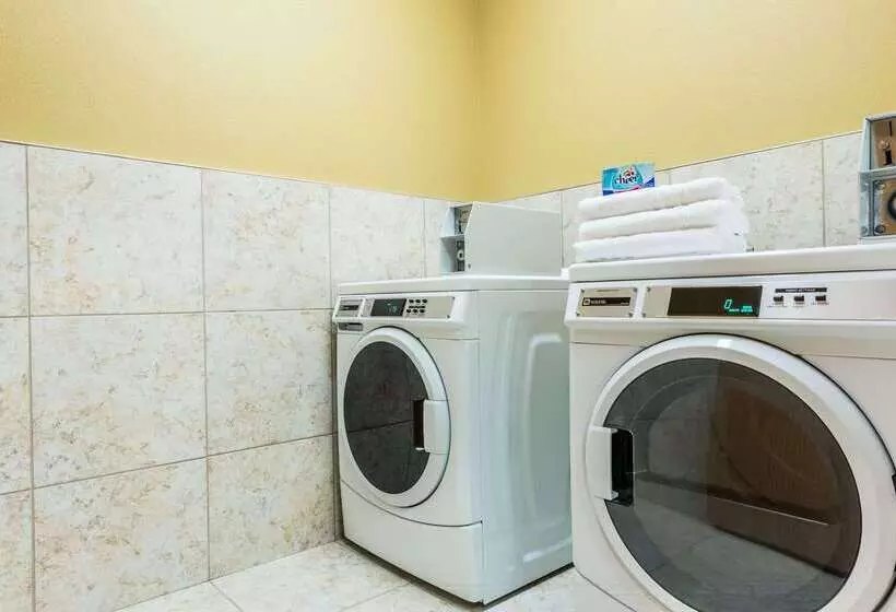 Hotelli Days Inn & Suites By Wyndham El Dorado