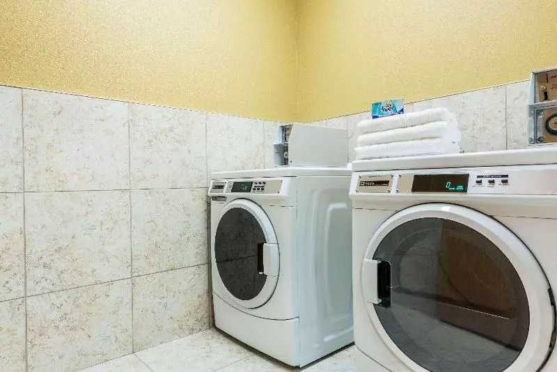 Hotelli Days Inn & Suites By Wyndham El Dorado