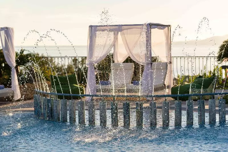 Hotelli Pefkos View Suites & Maisonette