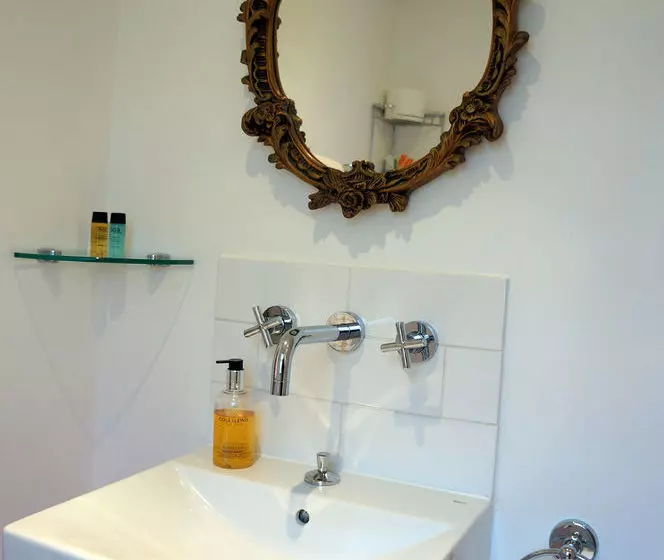 Leyland Country House