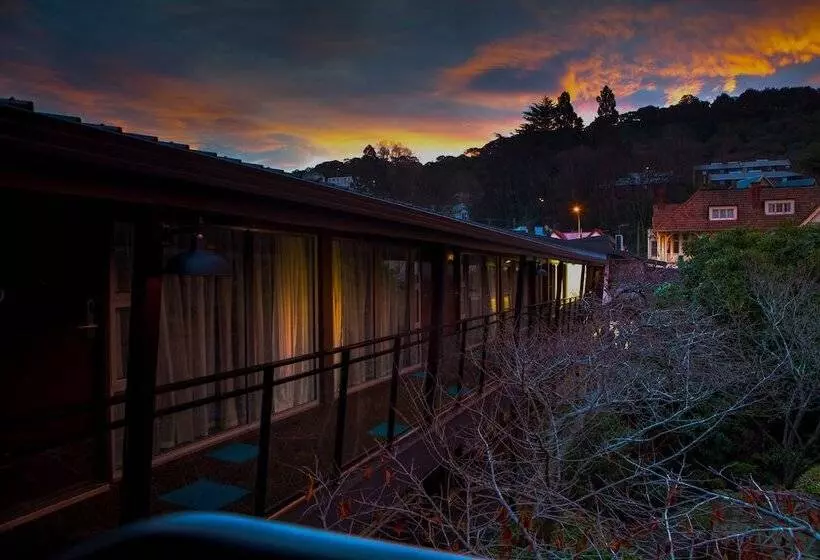 モーテル Aurora On George