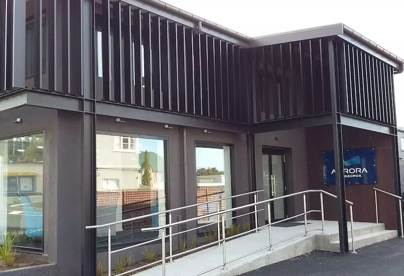 モーテル Aurora On George