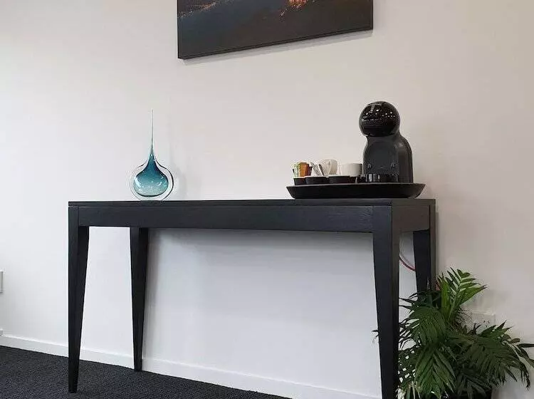 モーテル Aurora On George