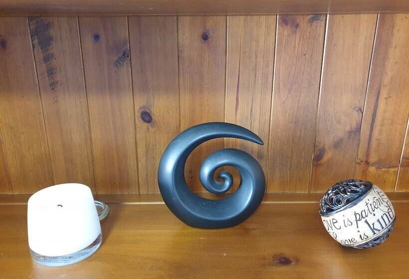 汽车旅馆  Aurora On George