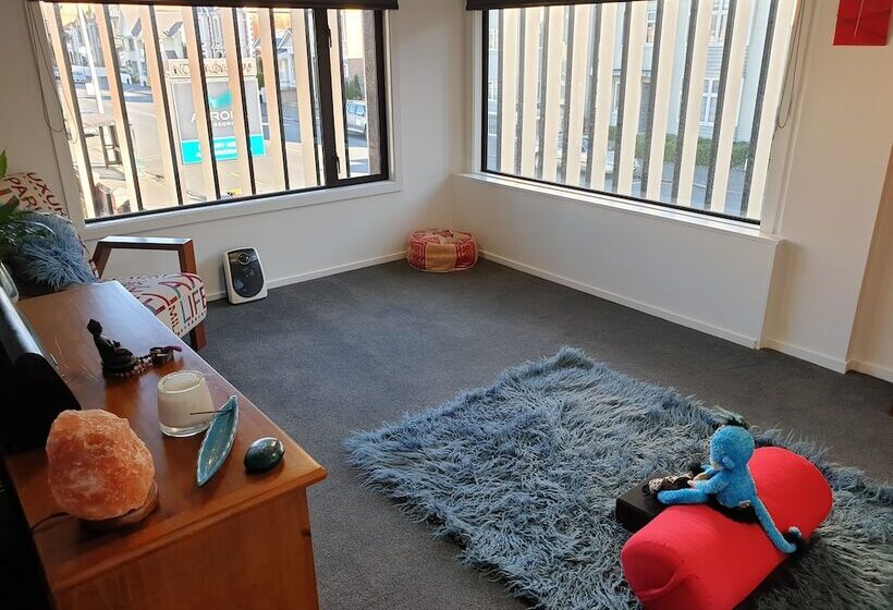 汽车旅馆  Aurora On George