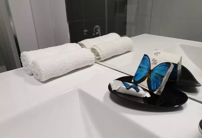 モーテル Aurora On George