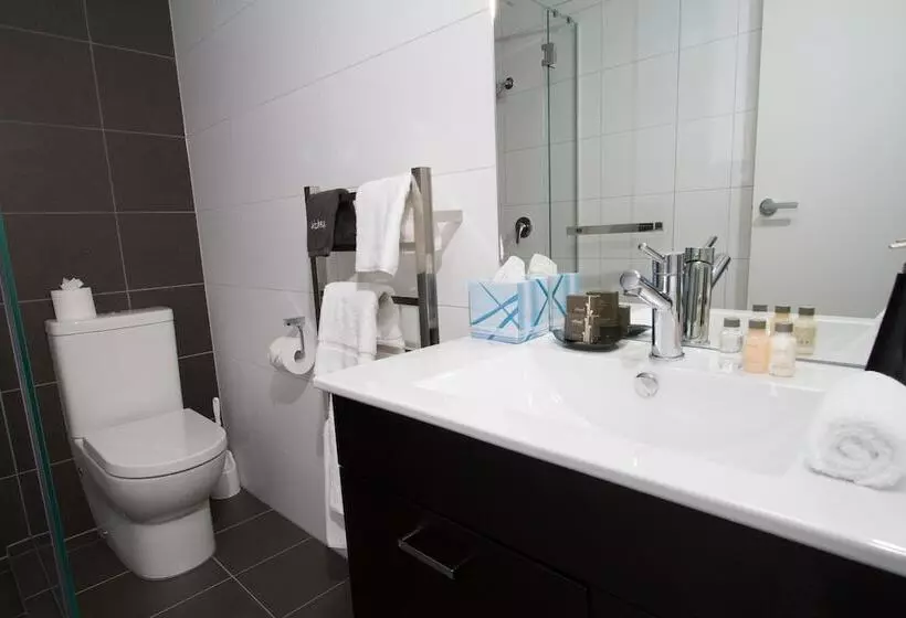 モーテル Aurora On George