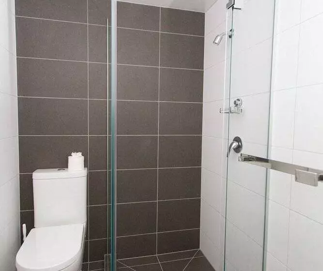 モーテル Aurora On George