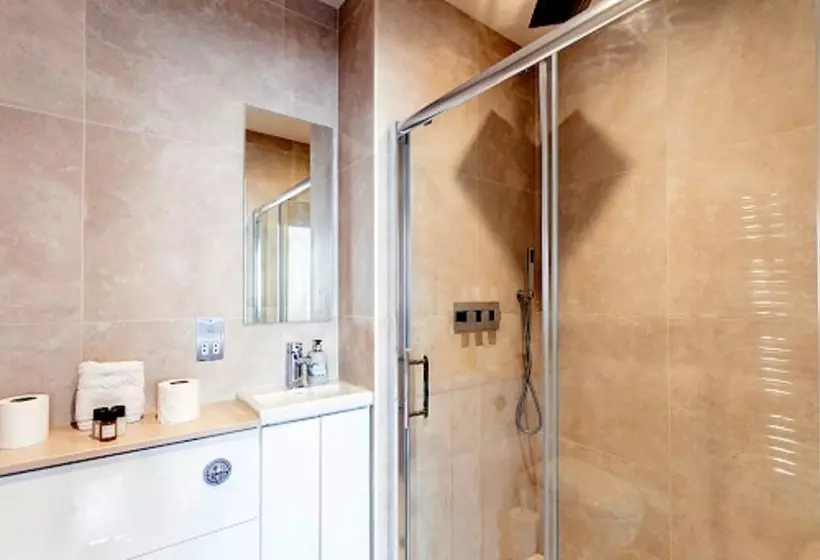 One Bed Serviced Apt Near Holborn In Chancery Lane