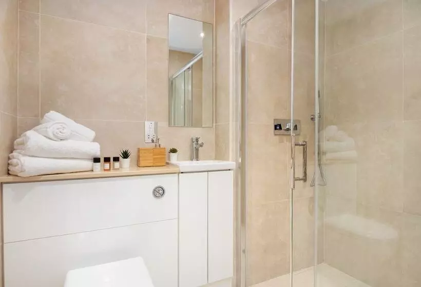 One Bed Serviced Apt Near Holborn In Chancery Lane