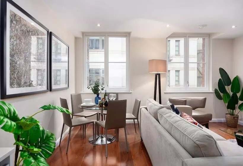 One Bed Serviced Apt Near Holborn In Chancery Lane