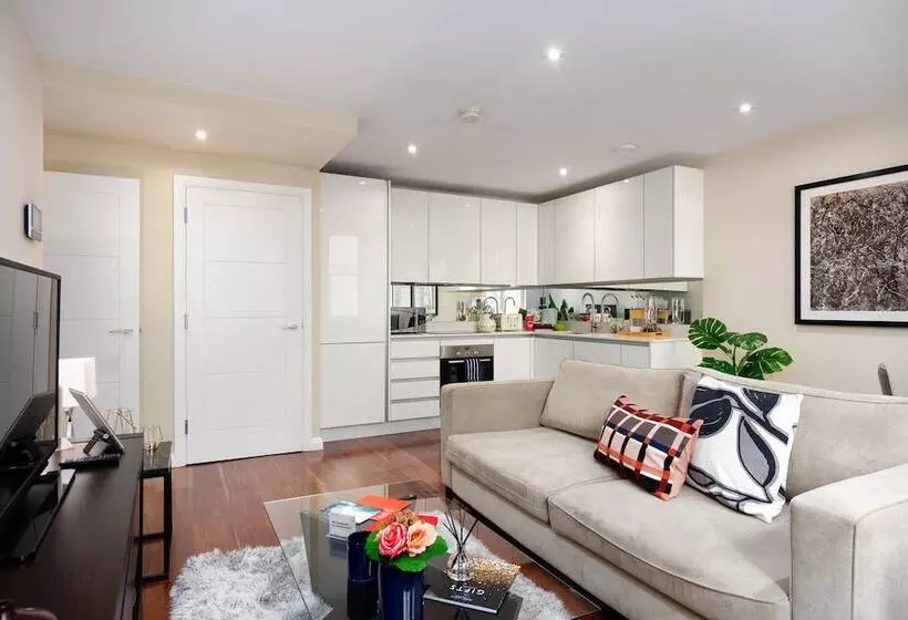 One Bed Serviced Apt Near Holborn In Chancery Lane