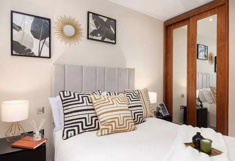 One Bed Serviced Apt Near Holborn In Chancery Lane