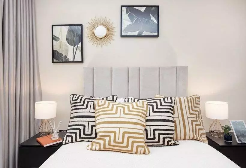 One Bed Serviced Apt Near Holborn In Chancery Lane