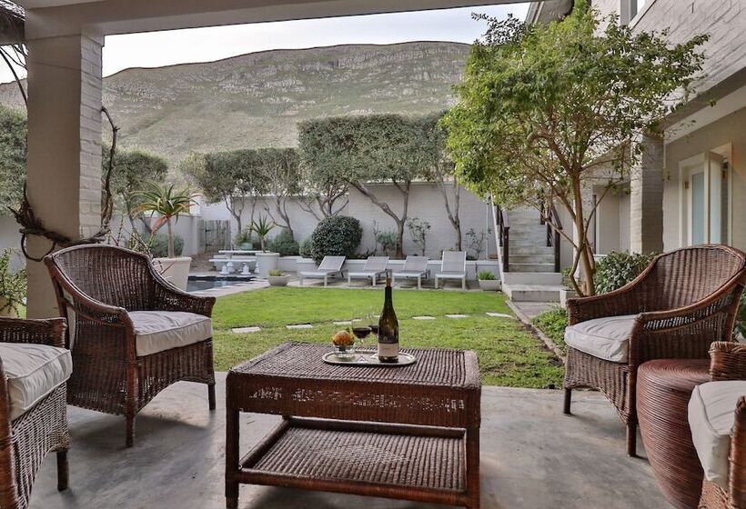 פנסיון Hermanus Lodge On The Green   Solar Power