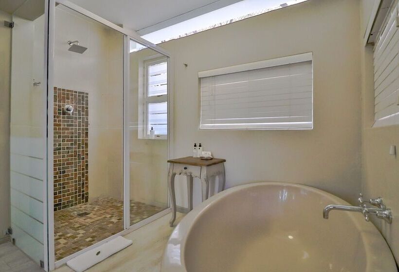 פנסיון Hermanus Lodge On The Green   Solar Power