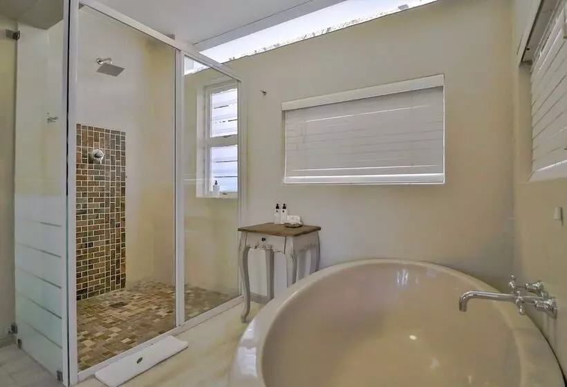 Majatalo Hermanus Lodge On The Green   Solar Power